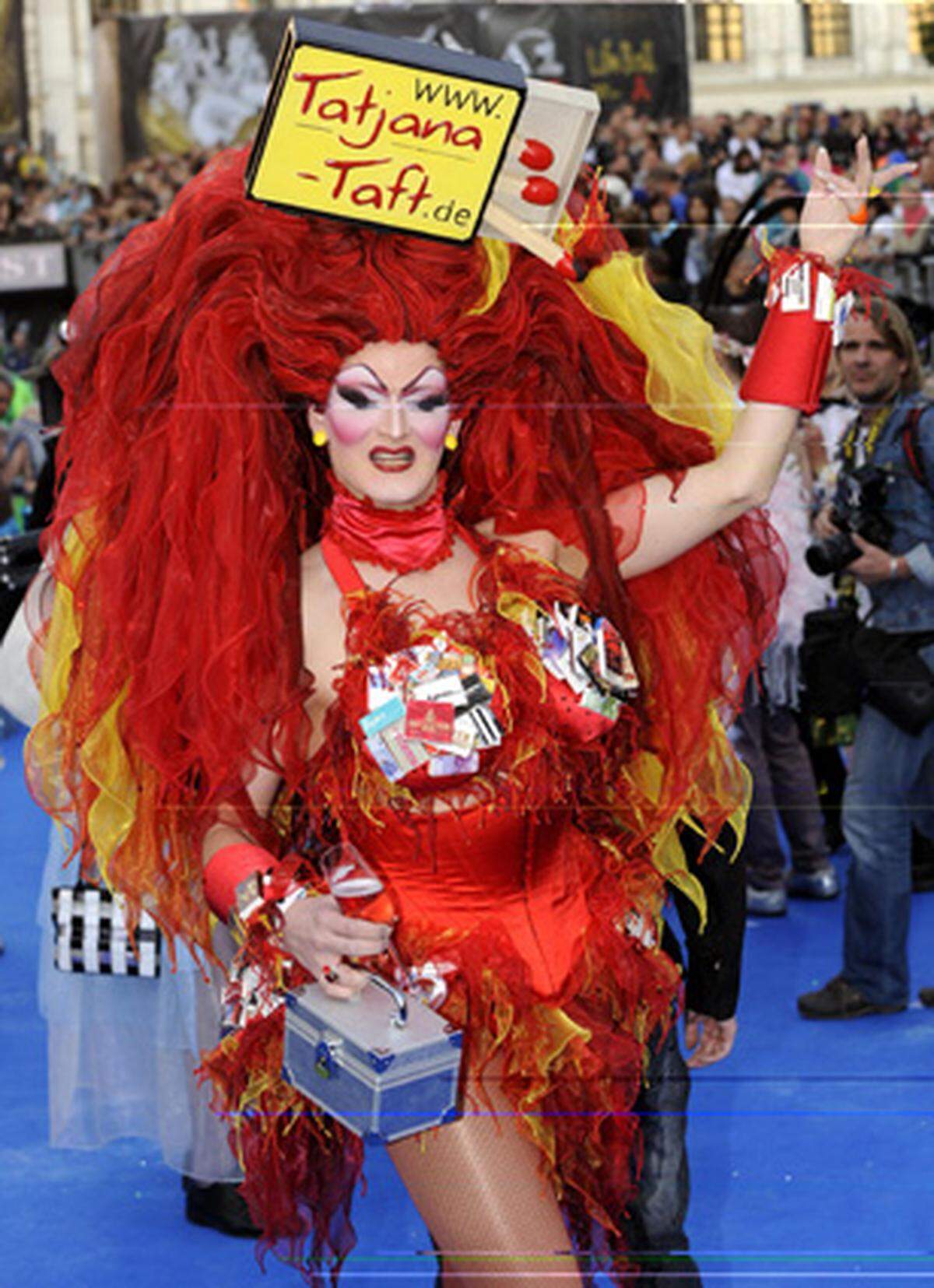 Die deutsche Drag-Queen Tatjana Taft reist Jahr für Jahr in die Donaumetropole. 2008 wurde sie zur Life Ball Queen gekürt.