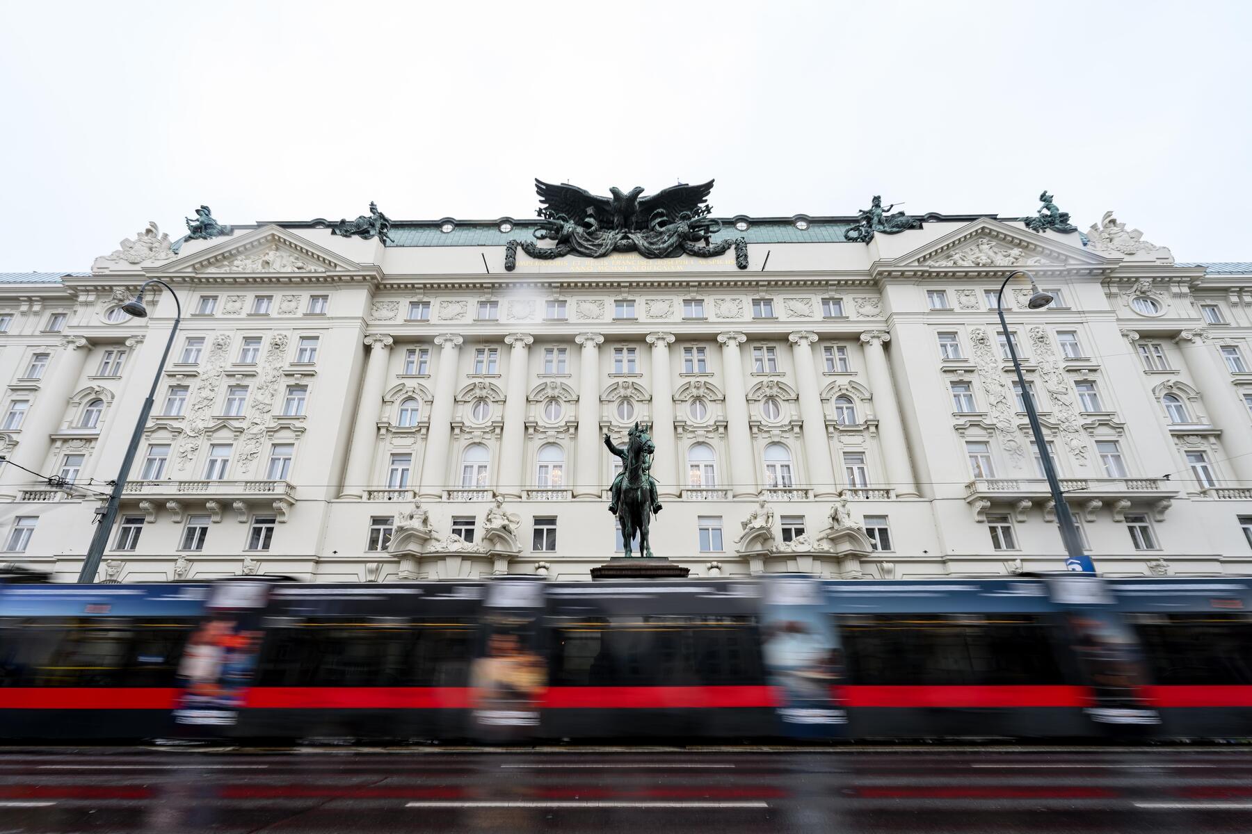 24-Hour Care Workers Protest Austria's Social Ministry Over Pension Fears