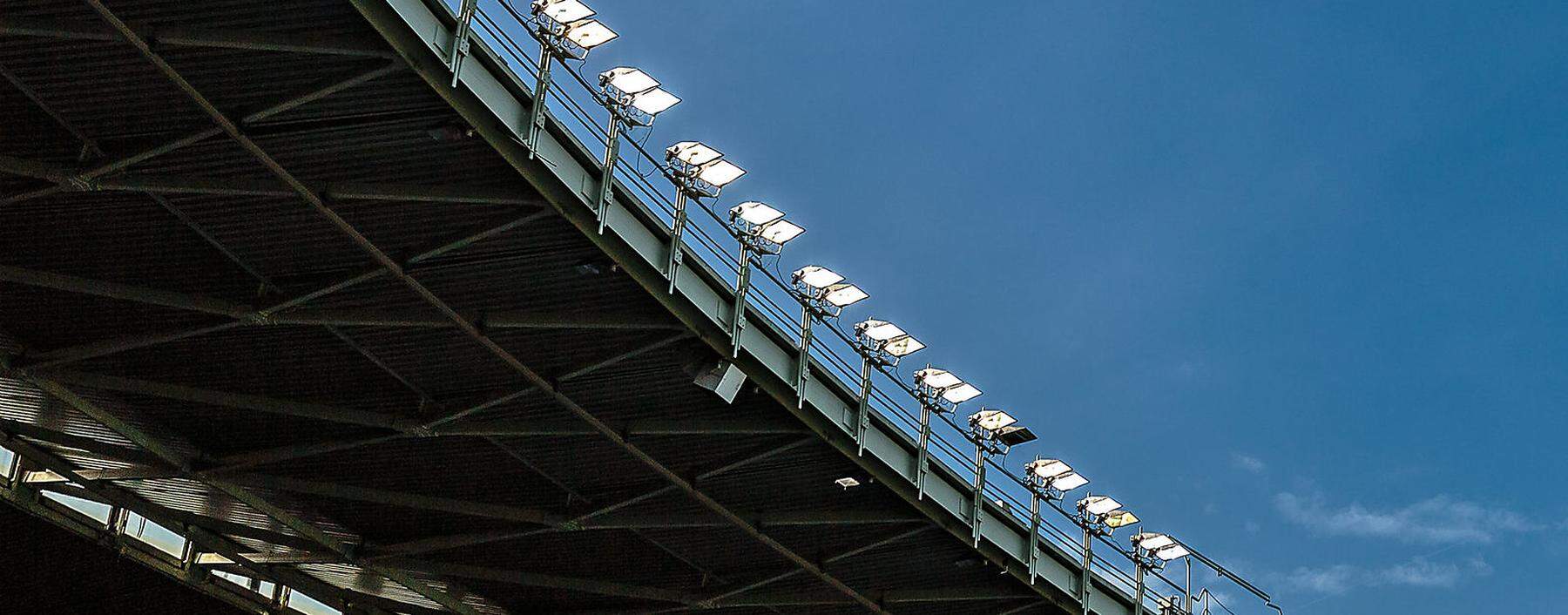 Im Happel-Stadion gab es schon einmal kein Licht vor Anpfiff. Ein Vorgeschmack auf den Liga-Herbst?