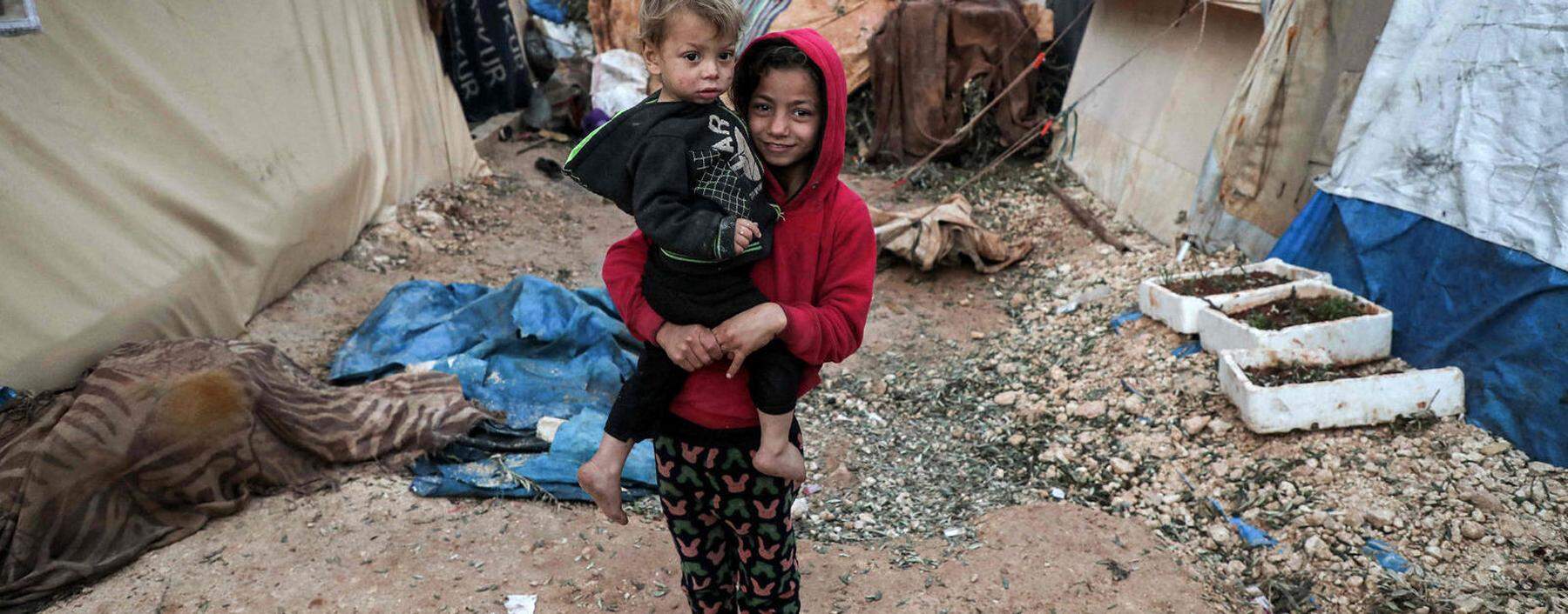 Kinder in einem Flüchtlingslager in Kafr Uruq im Nordwesten Syriens, Region Idlib.  