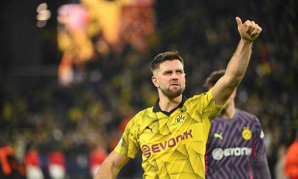 Niclas Füllkrug jubelt über den Viertelfinal-Aufstieg der Dortmunder.