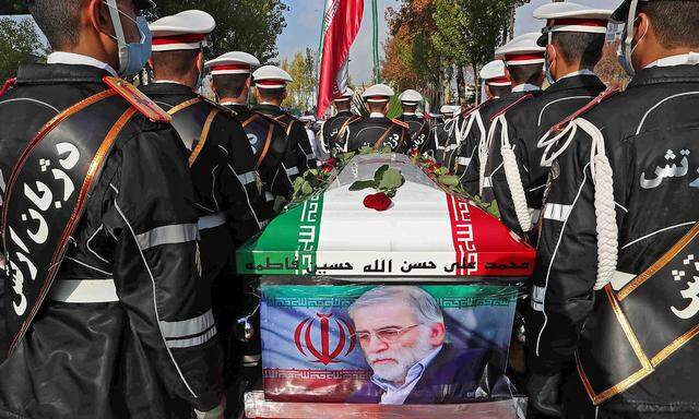 Trauerfeier in Teheran. Der Atomforscher und hohe Offizier der Revolutionsgarden Mohsen Fakhrizadeh wird bestattet.