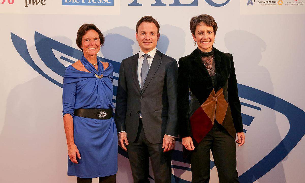 PwC-Partnerin Christine Catasta (l.) "Die Presse"-Geschäftsführer Rudolf Schwarz und Infineon-Vorstandsvorsitzende Sabine Herlitschka.