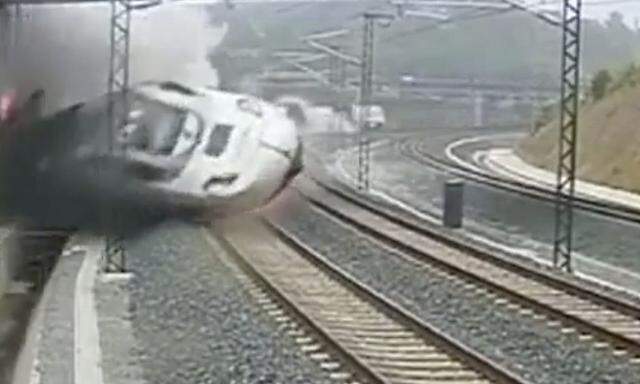 Mit 190 in gefährliche Kurve: 80 Tote bei Zugkatastrophe