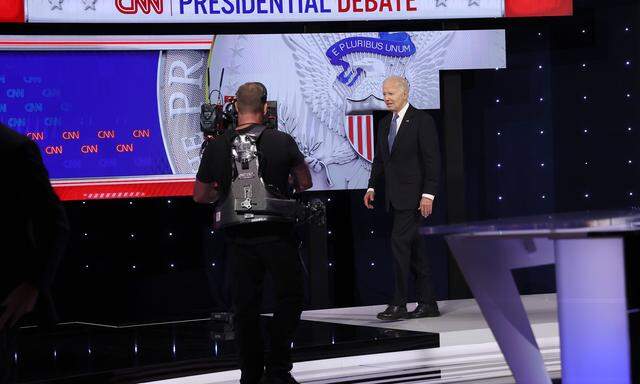 Joe Biden vor der TV-Debatte im Studio in Atlanta.