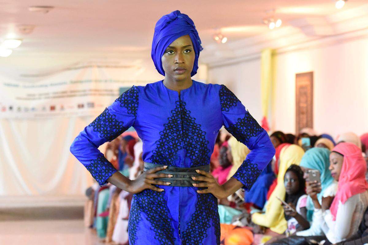 Auch große Modelabels wissen um diesen Zukunftsmarkt. Dolce &amp; Gabbana hat eben erst eine Hijab-Kollektion lanciert, aber auch H&amp;M und DKNY haben schon Mode für den muslimischen Markt entworfen.