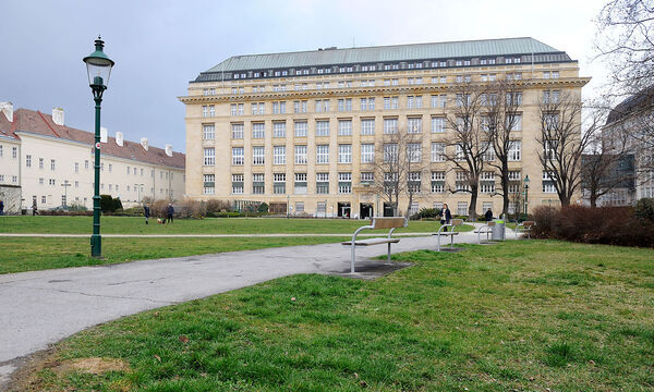 Holzmann entschuldigt sich für die Wolken, die in den letzten Tagen über der OeNB gestanden sind