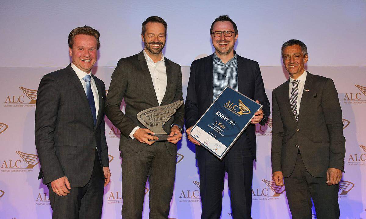 Auszeichnung Kategorie International 1. Platz: IV Steiermark-Präsident Georg Knill (l.) und KSV-Niederlassungsleiter René Jonke (r.) mit dem Sieger Knapp AG, Vorstände Franz Mathi und Christian Grabner.