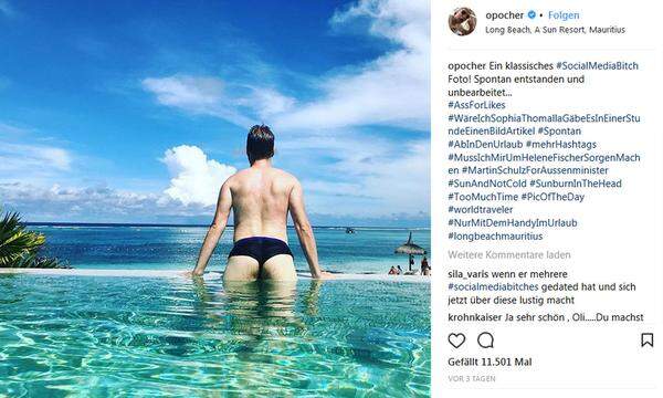 "WäreIchSophiaThomallaGäbeEsInEinerStundeEinenBildArtikel", hashtaggt der deutsche Comedian Oliver Pocher und zeigt ein Bild seiner auf Mauritius weilenden Kehrseite - "spontan entstanden und unbearbeitet". Damit stichelt Pocher gegen das beliebte Beach-Posing von Sophia Thomalla und anderer "Social Media Bitches". 