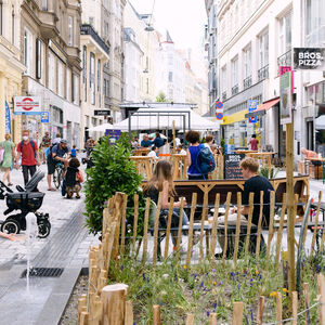 Wasserdüsen speisen den "Zollerbach".