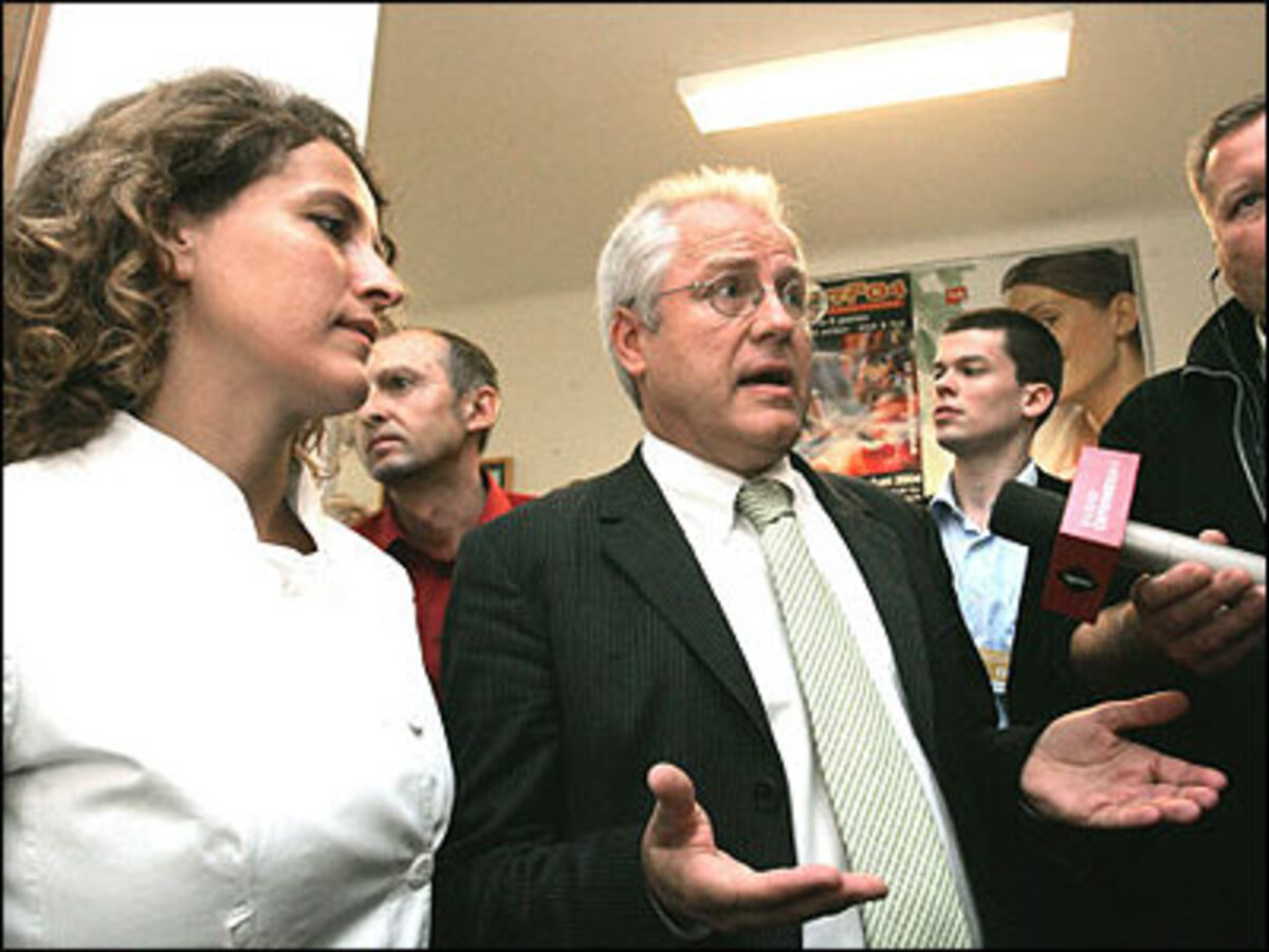 Bei den örtlichen Wahlbeisitzern war Martin "amtsbekannt", wie die Wahlleiterin sagte. Martin meinte, es sei "ein guter Tag" für ihn, schloss aber, für den Fall, dass er nicht in den Nationalrat einziehe, eine neue Kandidatur aus.