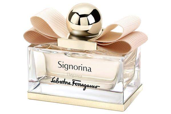 „Signorina Eleganza“ ist für stilbewusste, junge Frauen. Das Parfum ist fruchtig und frisch, dominiert von hellen Duftnoten (50 ml Eau de Parfum um 80 Euro).