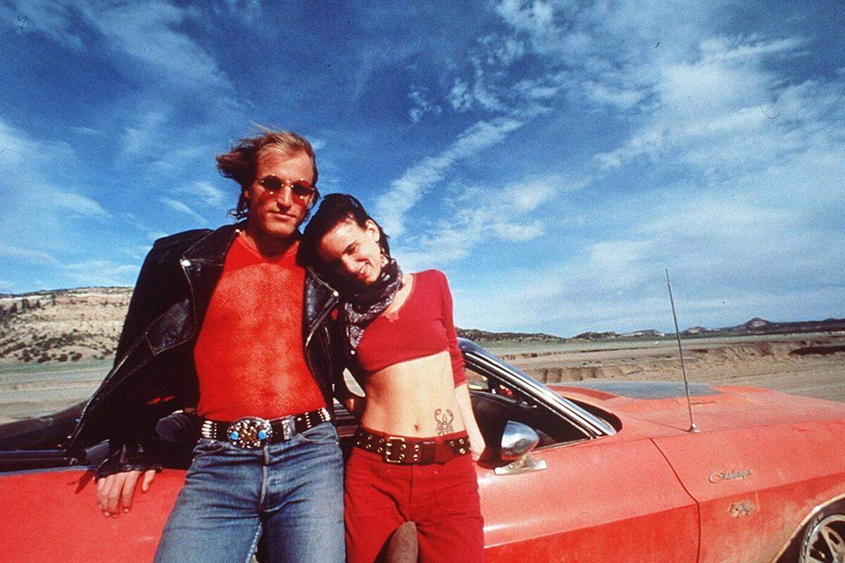 In "Natural Born Killers" (1994) thematisierte er die Haltung seiner Landsleute zur Gewalt. Der Serienmörder-Film mit Woody Harrelson und Juliette Lewis, der auf einer Story von Quentin Tarantino basiert, löste einen Skandal aus und wurde auch für eine Reihe von Gewalttaten verantwortlich gemacht.  