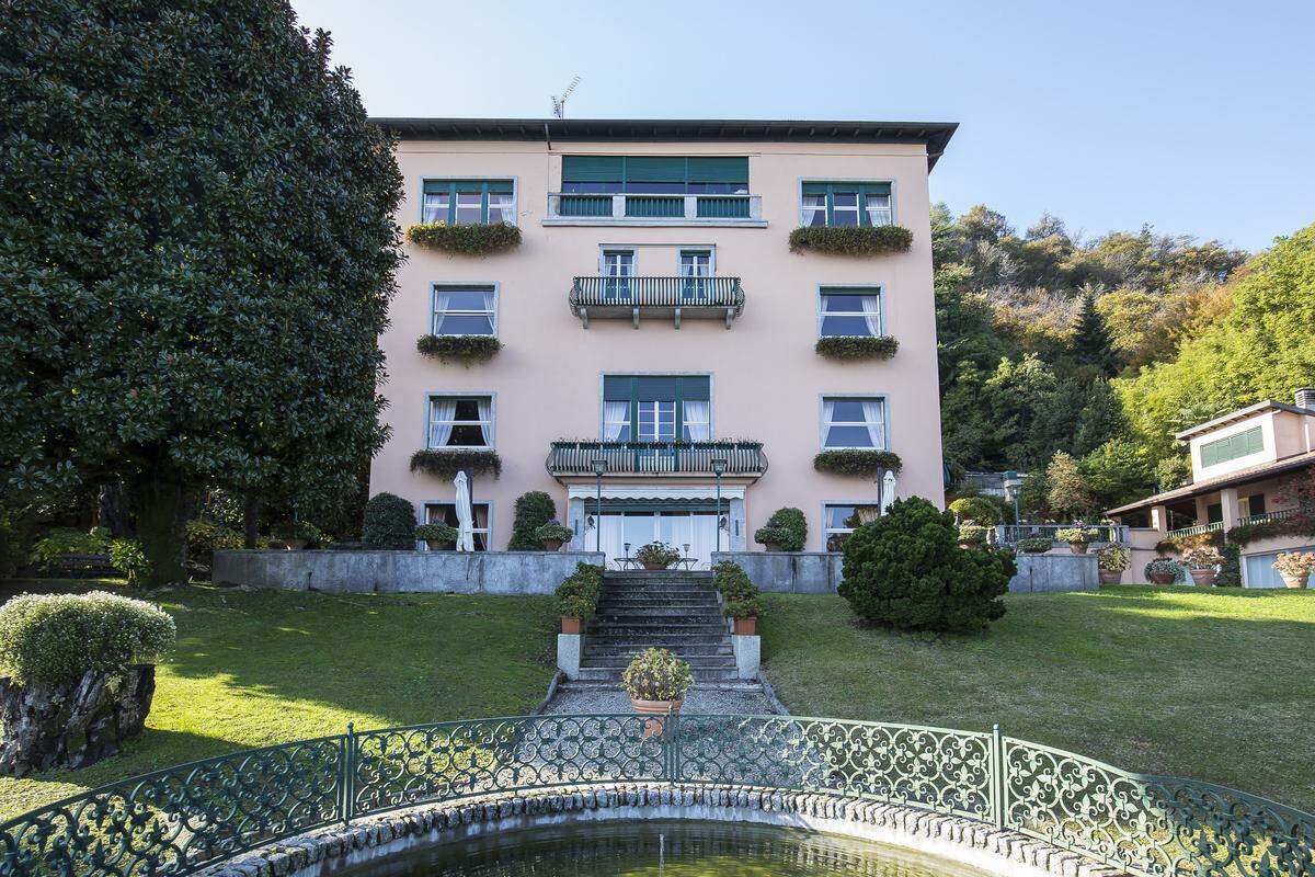 Thomas Mann, Ernest Hemingway, George Simenon und Walt Disney sind nur einige der berühmten Personen, die in der Villa Mondadori in Meina zu Gast waren. Erst kürzlich stand das direkt am Lago Maggiore gelegene Anwesen bei Engel &amp; Völkers zum Verkauf.  