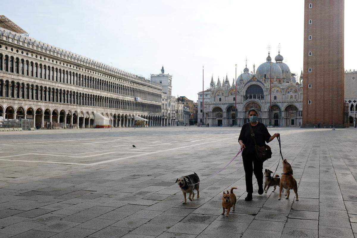 Das öffentliche Leben wurden vielerorts heruntergefahren. Am Foto: Der Markusplatz in Venedig ...
