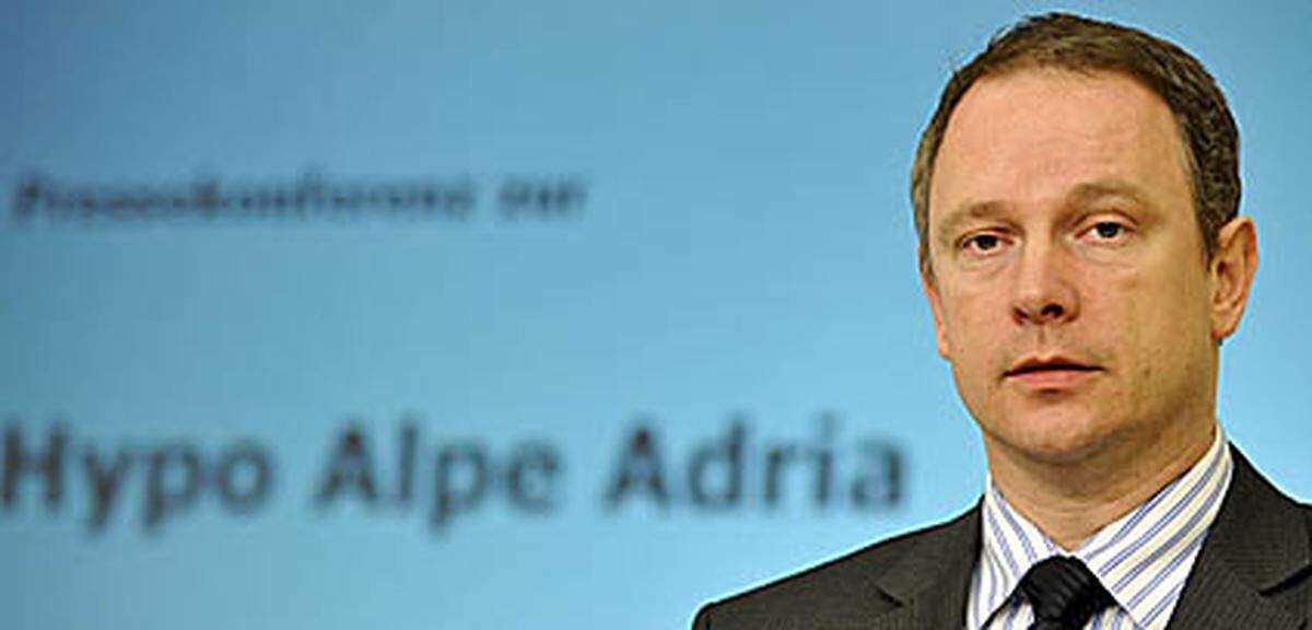 "Wir haben verhindert, dass die Hypo Alpe Adria für die Landesbank zum Mühlstein wird, der sie in den Abgrund zieht. Daneben sind wir unserer Verantwortung für die Stabilisierung einer für Österreich und Südosteuropa systemrelevanten Bank nachgekommen." Bayerns Finanzminister Georg Fahrenschon