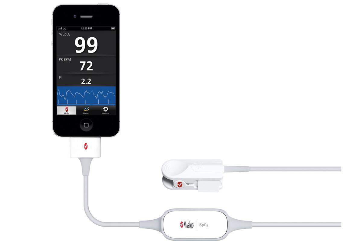 Der Pulsoxymeter von Masimo ist wohl eher etwas für ambitioniertere Sportler. Das Gerät wird an den Finger gesteckt und überträgt Sauerstoffgehalt des Blutes und den Puls an das iPhone. Das iSpO2 ist für Sportler interessant, weil es einfach während des gesamten Trainings getragen werden kann. Das Gerät ist auch für Menschen mit Herz-Kreislauferkrankungen gedacht. iSpO2 ist in den USA um rund 250 Dollar erhältlich.