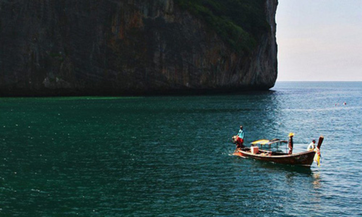 Sorry, dass wir schon wieder weg sind, aber die Reiselust hat uns gepackt, nachdem wir die Sommerkataloge bekommen hatten. Sind wieder einmal in Thailand gelandet, diesmal auf Phi Phi Island, schauen aber noch andere kleine Inseln an. Zum Schluss machen wir noch eine Rundreise im Norden. Habt ihr euch schon entschieden? Wird‘s die Flusskreuzfahrt oder der Trip in die Dominikanische Republik? Bei uns steht Griechenland als Nächstes auf dem Plan, Krise hin oder her. www.tui.at