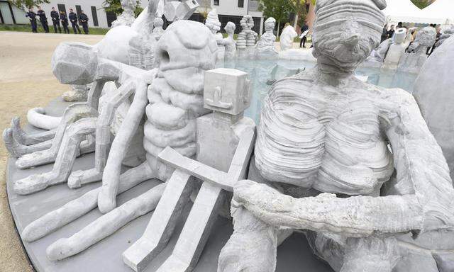 Acht Monate baute die Künstlergruppe Gelitin am Jubiläumsbrunnen ‚WirWasser‘ 