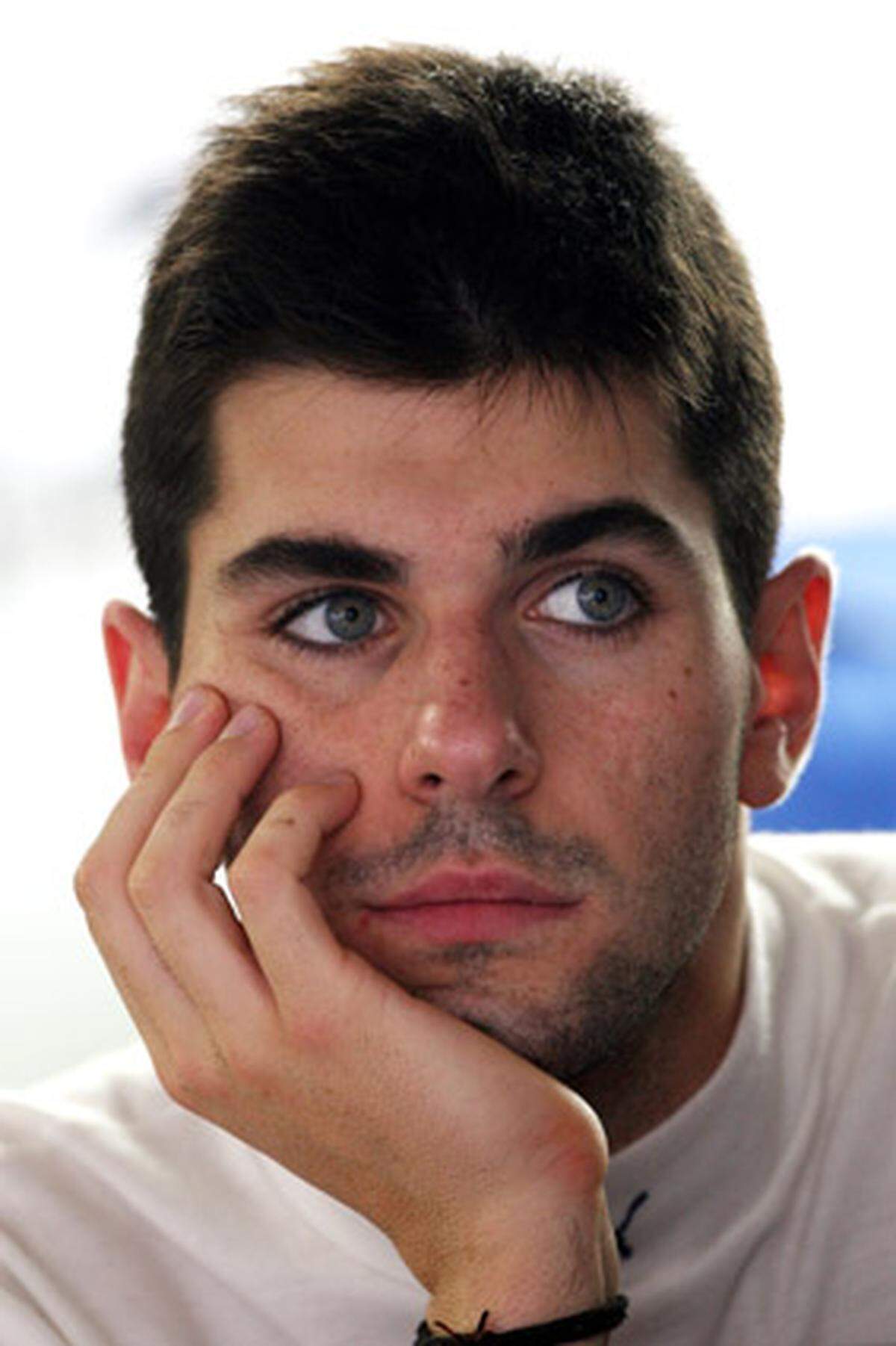 Der zweite Piloten-Platz bei Toro Rosso geht an den 19-jährigen Spanier Jaime Alguersuari, der im Juli Sebastien Bourdais ersetzt hatte.