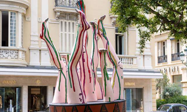 Robert Combas „Le pot de jambes en bouquet de pieds et mollets“ ist Teil der Skulpturenschau „Monaco Sculptures“ von Artcurial.