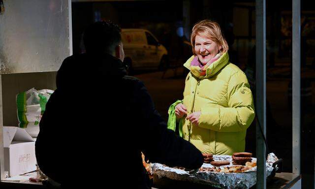Grünen-Chefin Helga Krismer im Landtagswahlkampf in Niederösterreich