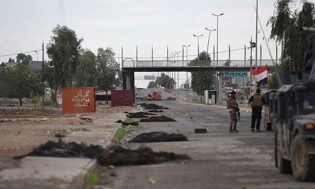 Irakische Truppen an der Ostgrenze der Stadt. 