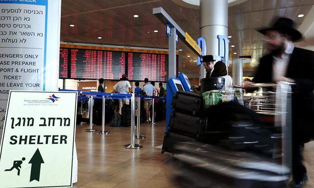 Wo gehts hier zum Schutzraum? Schild am internationalen Flughafen Ben Gurion bei Tel Aviv
