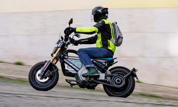 Skateboard-Stilistik, technisch solide ausgeführt: BMW CE 02.  