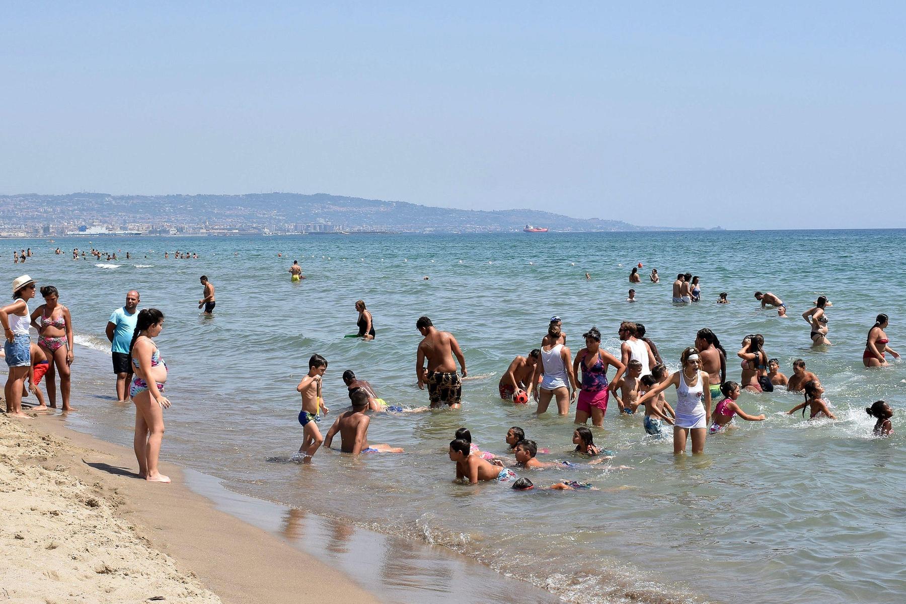Das klassische Urlaubsmodell kriselt: Leere Strände, volle Berge in Italien