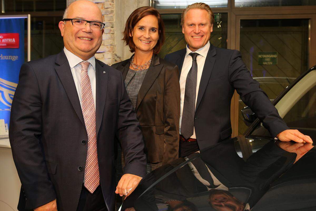 Porsche Austria Vertriebsleiter für Skoda Markus Stifter (li.), "Die Presse"-Marketingleiterin Franziska Keck, Casino Salzburg Direktor Wolfgang Haubenwaller, (re.).