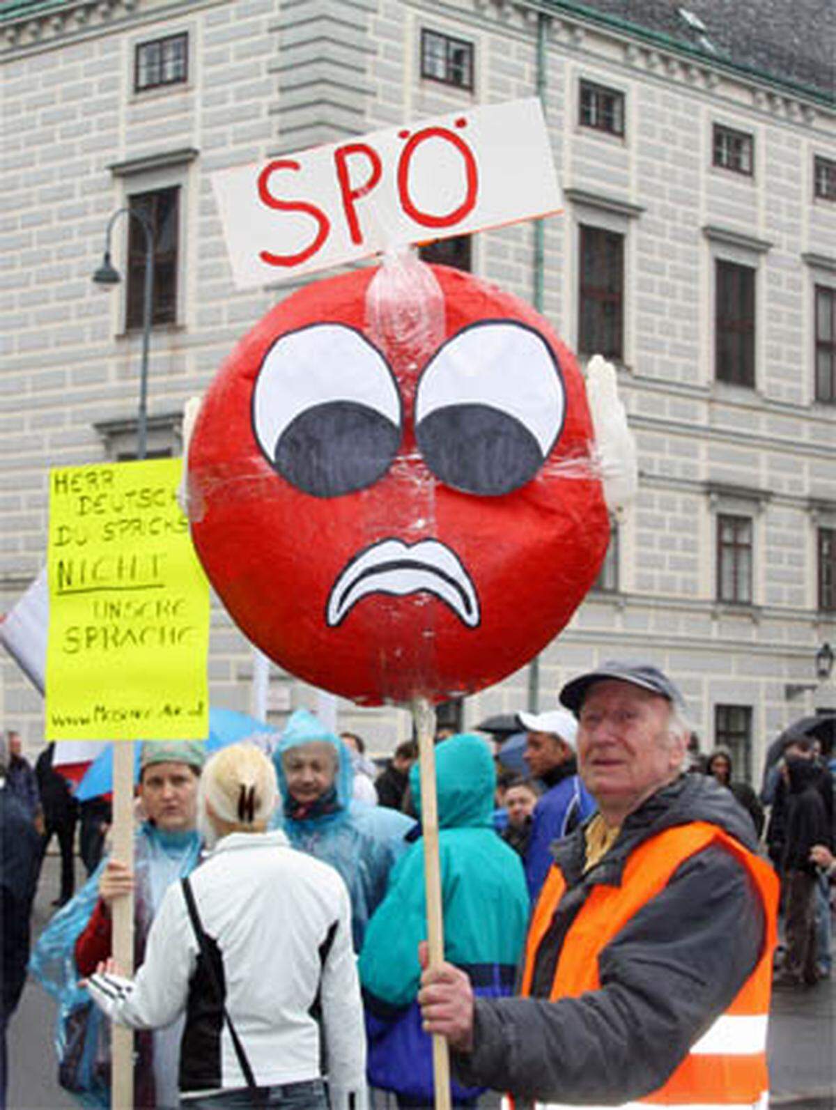 Der Ärger richtet sich gegen die Wiener SPÖ - schließlich wurde die Baugenehmigung im Rathaus erteilt.