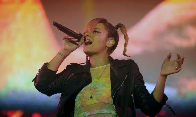 FREQUENCY 2014: LILY ALLEN