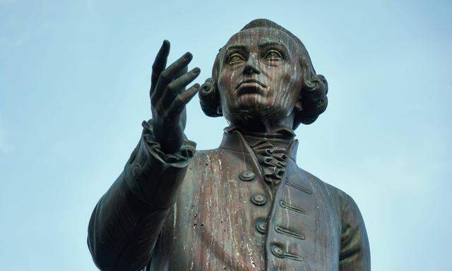 Statue von Immanuel Kant vor der Universität, Kaliningrad, Oblast 