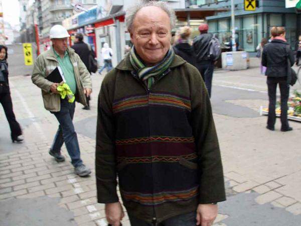 Louis Fonteyne, ein Belgier, der seit langem in Wien lebt, rät hingegen von einer Volksabstimmung ab: "Über die Zukunft des Bundesheers sollte der Nationalrat entscheiden", findet der Pensionist, der selbst wenig von dem Bundesheer-Apparat hält: "Keiner will Krieg", sagt er. "Und was helfen uns im Ernstfall die paar Soldaten?"