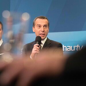 Diese drei Herren führen das Facebook-Fan-Ranking in Österreichs Politik an: Strache (li.) führt knapp vor Kurz (re.), deutlich vor Kern.