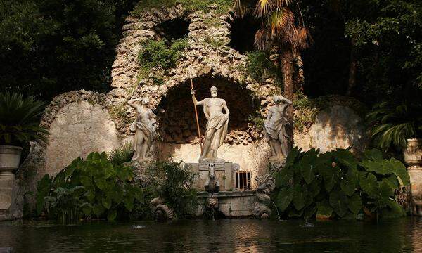 Für die Kulisse der Gärten in Königsmund hielt ein Botanischer Garten im Örtchen Trsteno her, der ganz in der Nähe von Dubrovnik liegt. Im Trsteno Arboretum schmiedeten Varys und Tyrion Lannister oder Margaery Tyrell und ihre Großmutter Lady Olenna ihre Pläne und Intrigen.