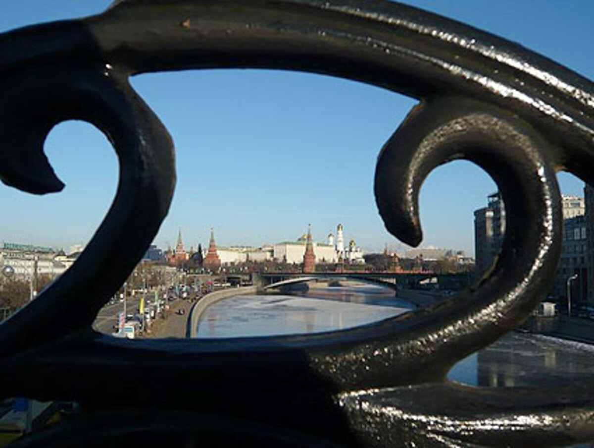 Die weiteren Kandidaten sind mehr oder weniger chancenlos. Achtungserfolge werden lediglich dem Kommunistenführer Gennadi Sjuganow und dem Rechtspopulisten Wladimir Schirinowski zugetraut.