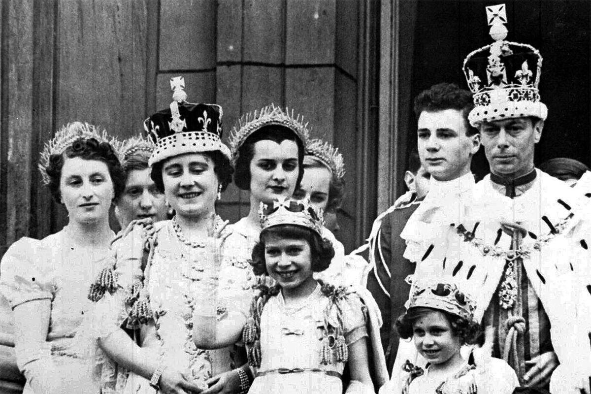 1952 machte der plötzliche Krebstod Alberts die 25 Jahre alte Prinzessin über Nacht zu Queen Elizabeth II.