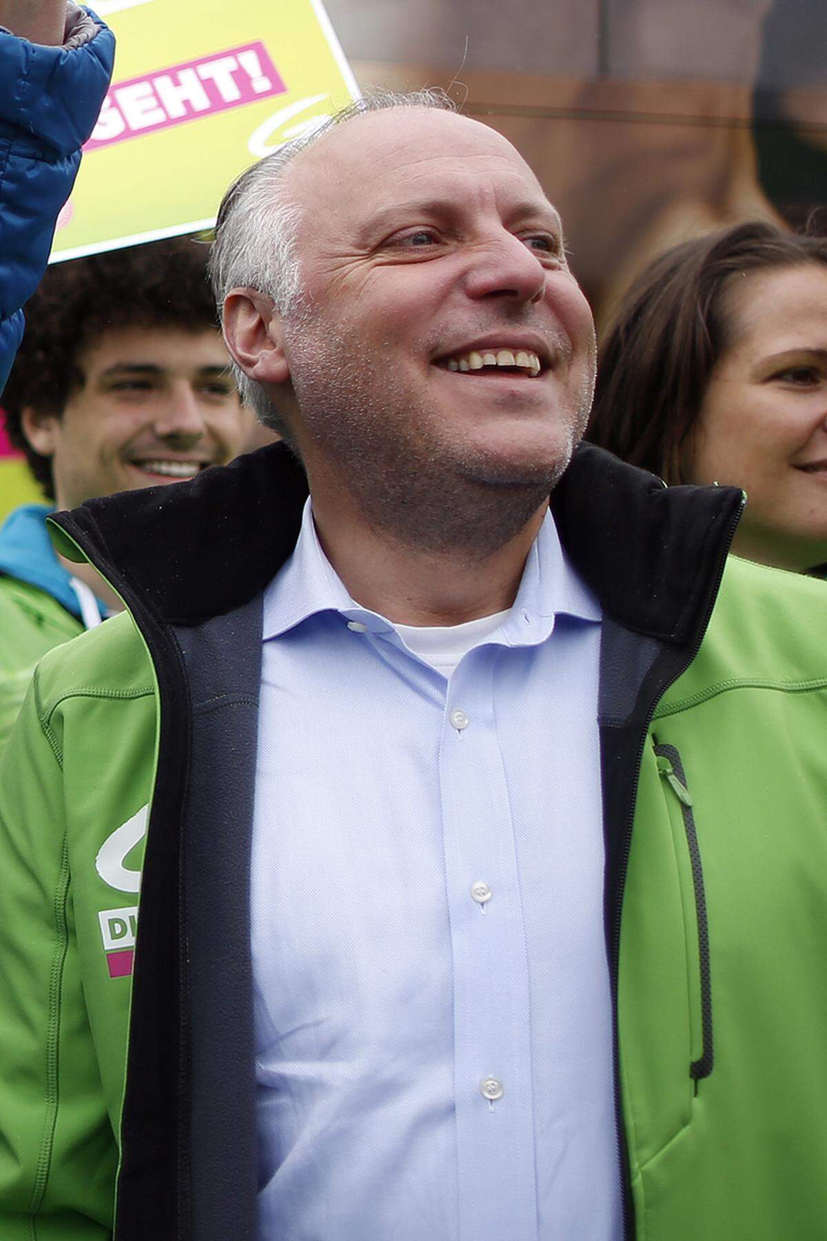 Der Grüne Bundesgeschäftsführer Stefan Wallner freute sich über den "Riesenerfolg" und erwartet das historisch beste Bundeswahlergebnis seiner Partei. Ein drittes Mandat zu erreichen, sei das Traumziel in diesem Wahlkampf gewesen.