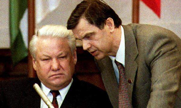 Ruslan Chasbulatow mit Boris Jelzin (links) im Jahr 1993.