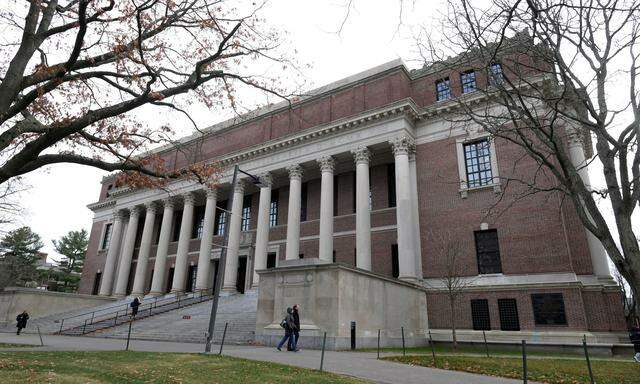 Harvard hat mehrere Bibliotheken. Im Bild die Harry Elkins Widener Memorial Library.