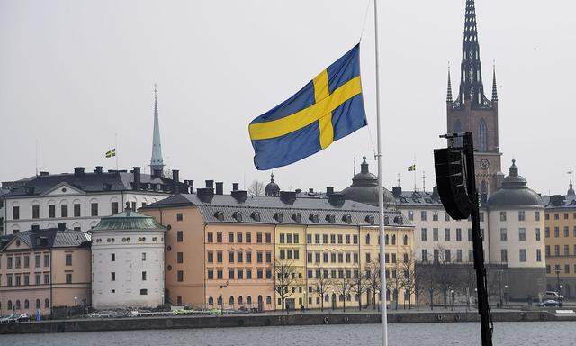 In Stockholm wurde am Montag um die Opfer des Lkw-Anschlags getrauert.