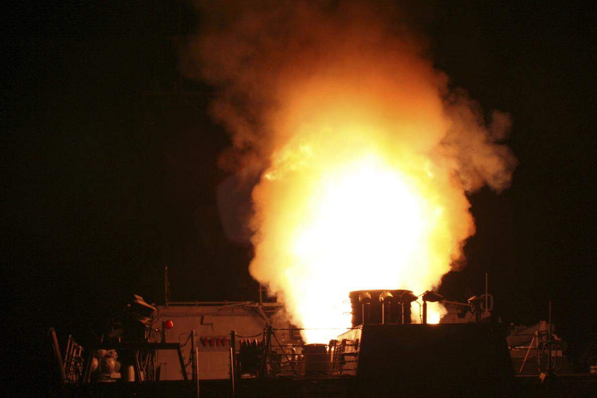 Abschuss einer Rakete vom Lenkwaffenzerstörer USS Stout.