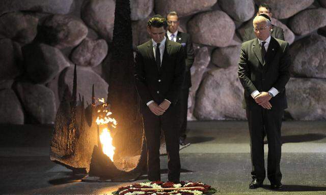 Austria´s FM Kurz observes a moment of silence in the Hall of Remembrance at the Yad Vashem Holocaust memorial in Jerusalem