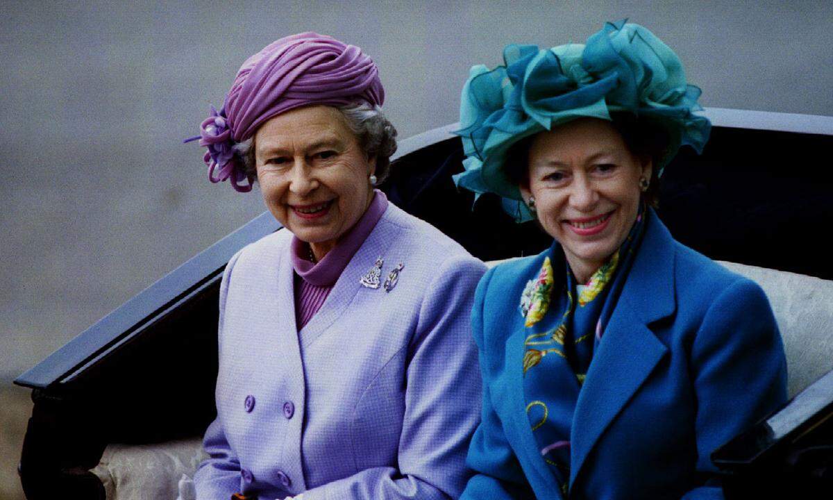 Prinzessin Margaret, sie starb 2002, war wohl eine der schillerndsten Persönlichkeiten der britischen Königsfamilie. Die jüngere Schwester von Queen Elizabeth brannte für Partys, Alkohol und Affären.