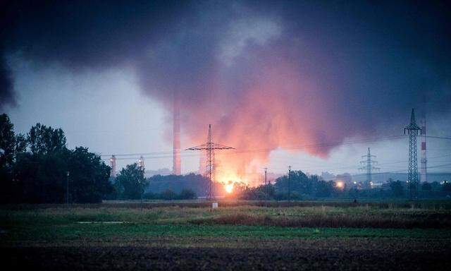 Zehn Verletzte bei Großbrand auf Raffineriegelände in der Nähe von Ingolstadt