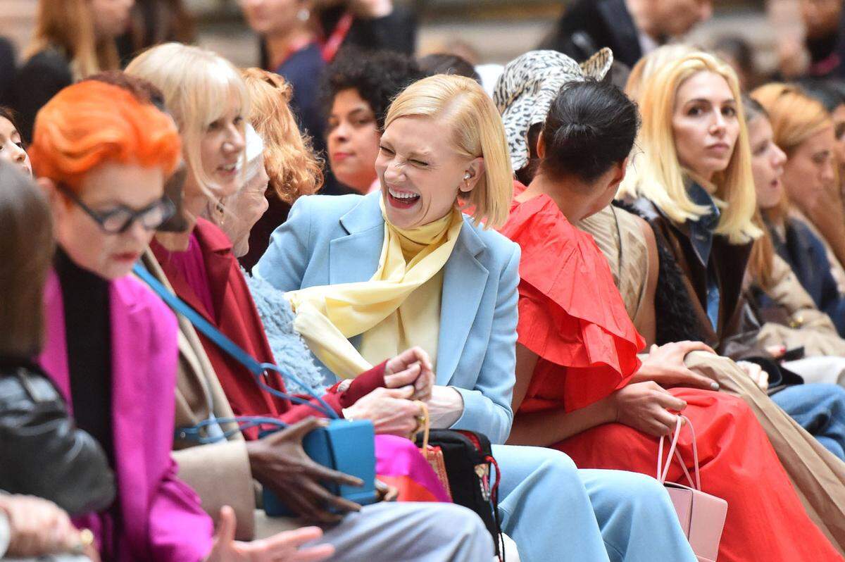 Schauspielerin Cate Blanchett amüsierte sich sichtlich bei der Präsentation von Roksanda.