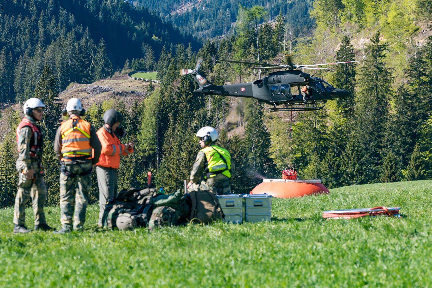 Österreicher setzen auf Vogel-Strauß-Verteidigungspolitik [p