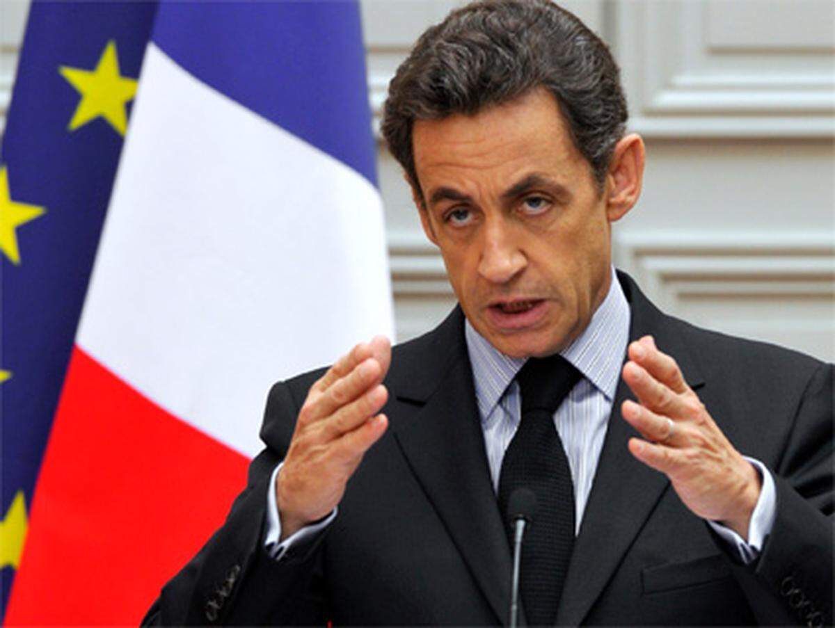Der französische Staatspräsident Nicolas Sarkozy warnt die Banken.Nicht der Kapitalismus sei in die Krise geraten, sondern der reine Finanzkapitalismus als Abart davon. Die Banken hätten über Börsespekulationen ihre Hauptaufgabe - die Vergabe von Krediten und die Bewertung von Risiken - vernachlässigt.
